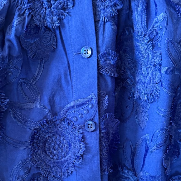 Chico's Cobalt Blue Floral Appliqué Puff-Sleeve Button Up Scoop Neck Blouse -XL - Picture 4 of 15